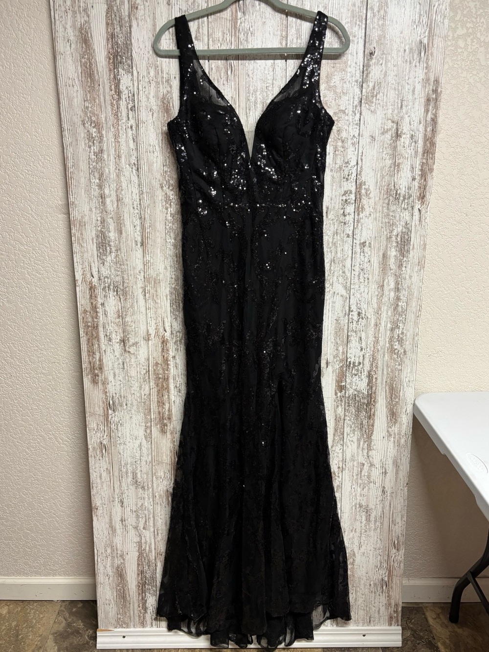 Elegant Black Sequin Mesh Evening Mermaid Gown - Sleeveless V-Neck